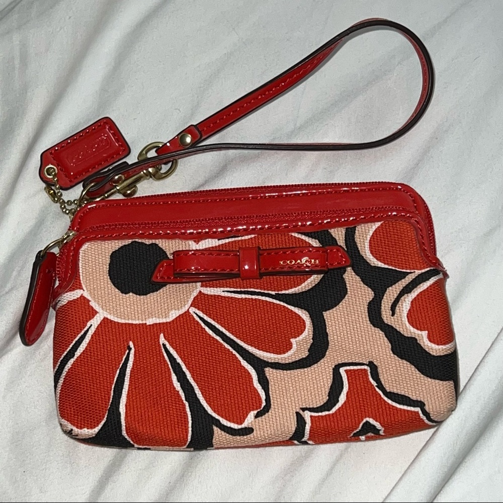 COACH • POPPY FLORAL SCARF PRINT DOUBLE ZIP WRISTLET • F49932